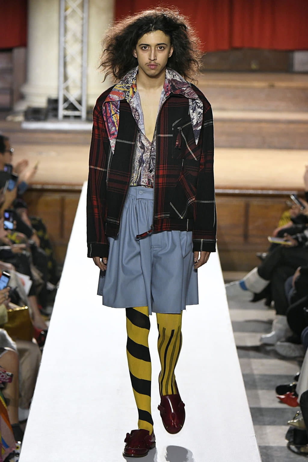 Fashion Week London Fall/Winter 2019 look 49 from the Vivienne Westwood collection 女装