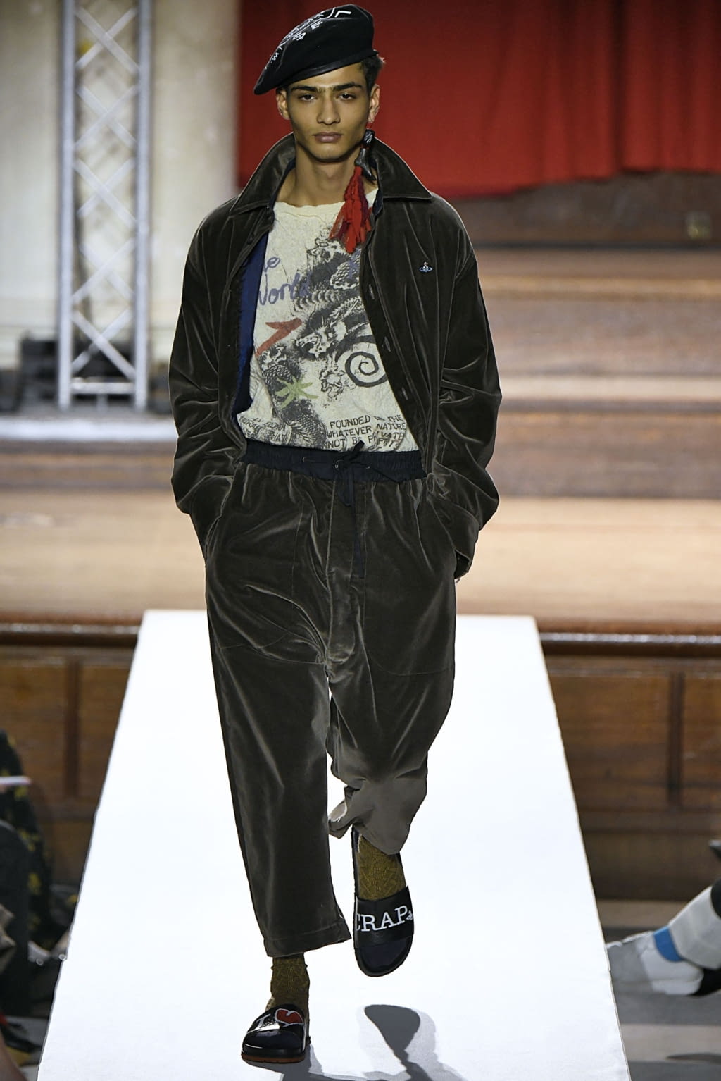 Fashion Week London Fall/Winter 2019 look 51 from the Vivienne Westwood collection womenswear