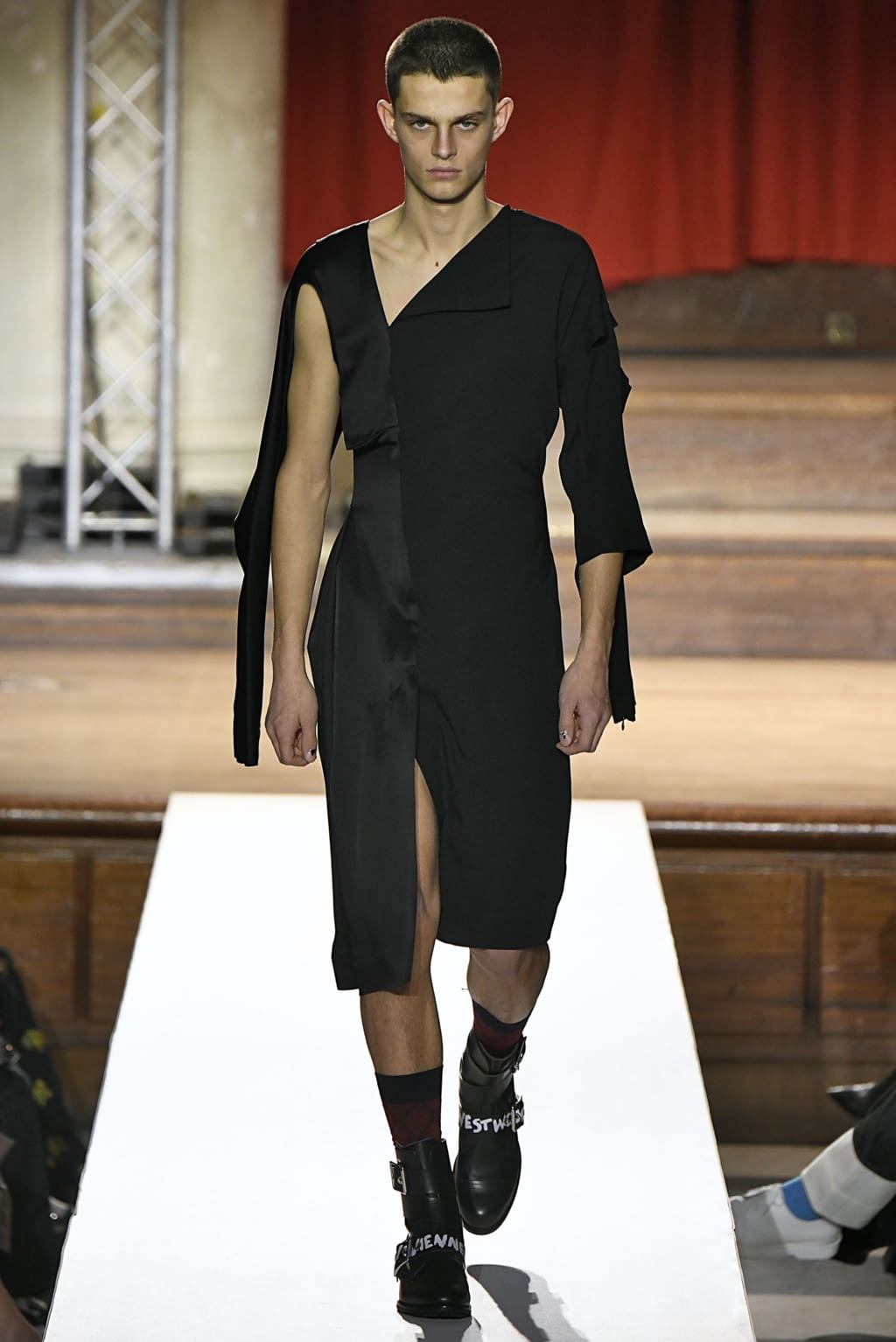 Fashion Week London Fall/Winter 2019 look 67 de la collection Vivienne Westwood womenswear