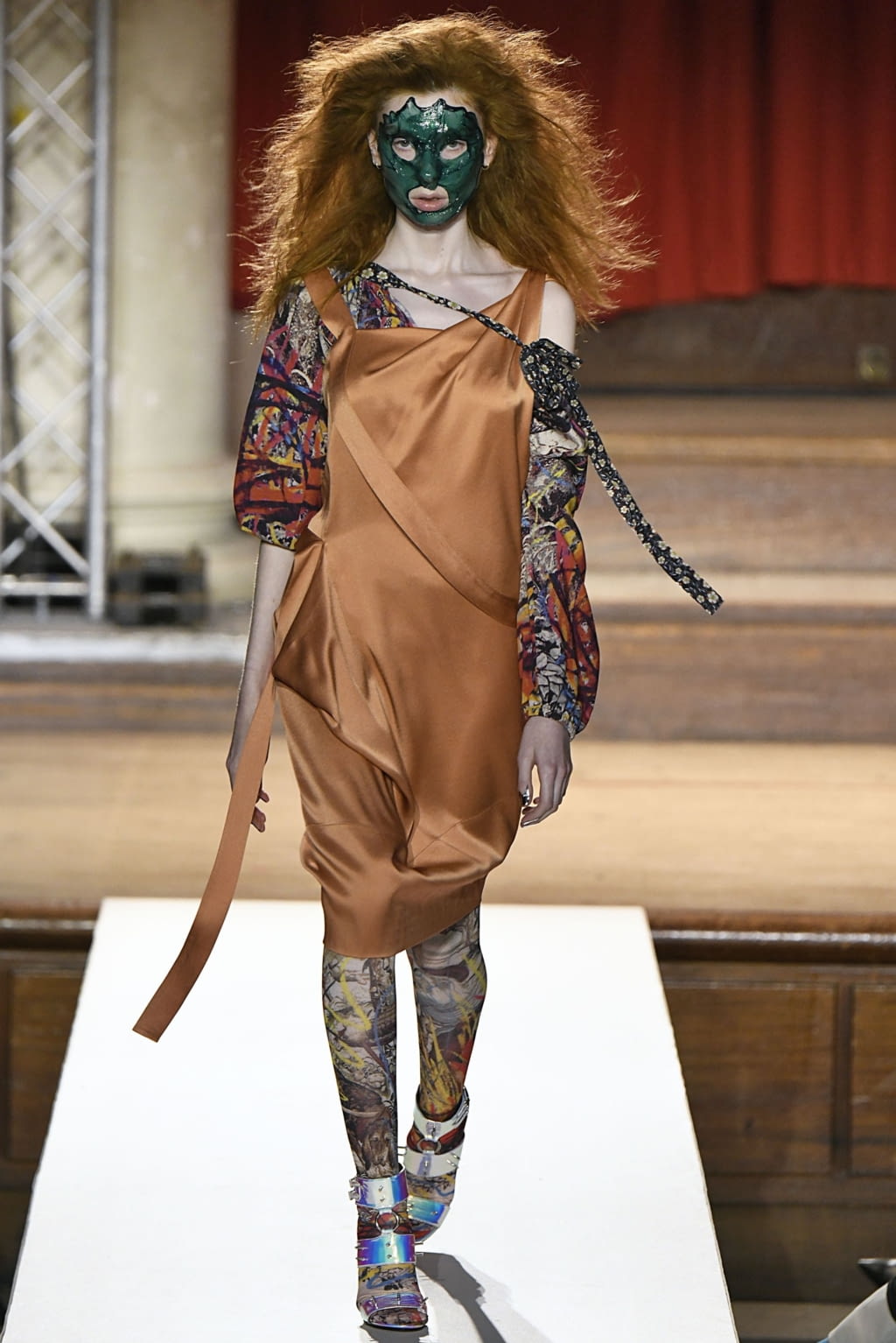 Fashion Week London Fall/Winter 2019 look 70 from the Vivienne Westwood collection womenswear