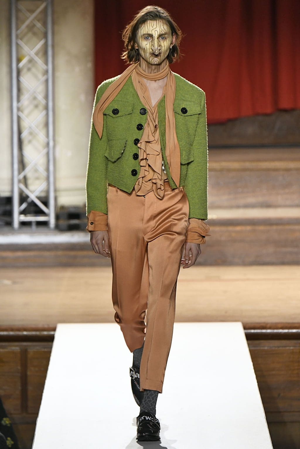 Fashion Week London Fall/Winter 2019 look 71 from the Vivienne Westwood collection womenswear