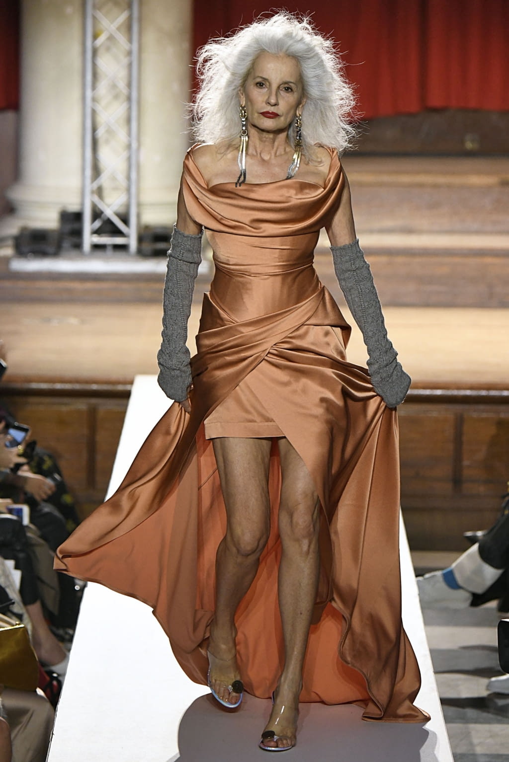 Fashion Week London Fall/Winter 2019 look 72 from the Vivienne Westwood collection womenswear