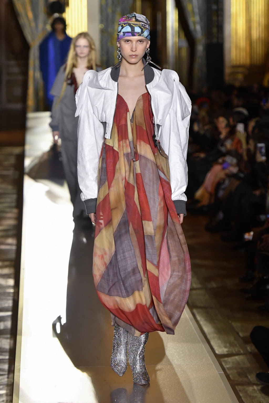 Fashion Week Paris Fall/Winter 2020 look 6 from the Andreas Kronthaler for Vivienne Westwood collection 女装