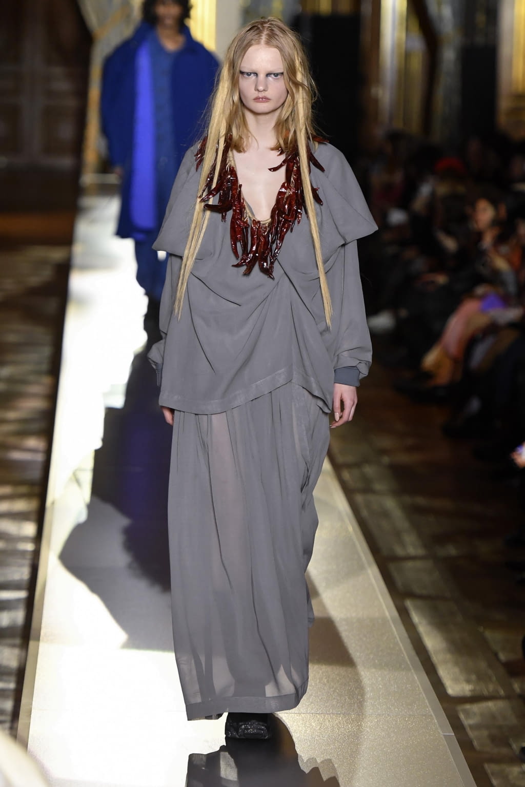 Fashion Week Paris Fall/Winter 2020 look 7 de la collection Andreas Kronthaler for Vivienne Westwood womenswear