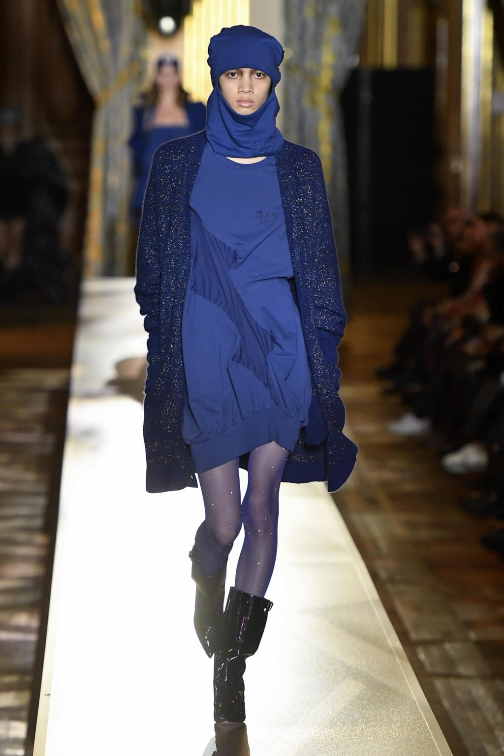 Fashion Week Paris Fall/Winter 2020 look 12 de la collection Andreas Kronthaler for Vivienne Westwood womenswear