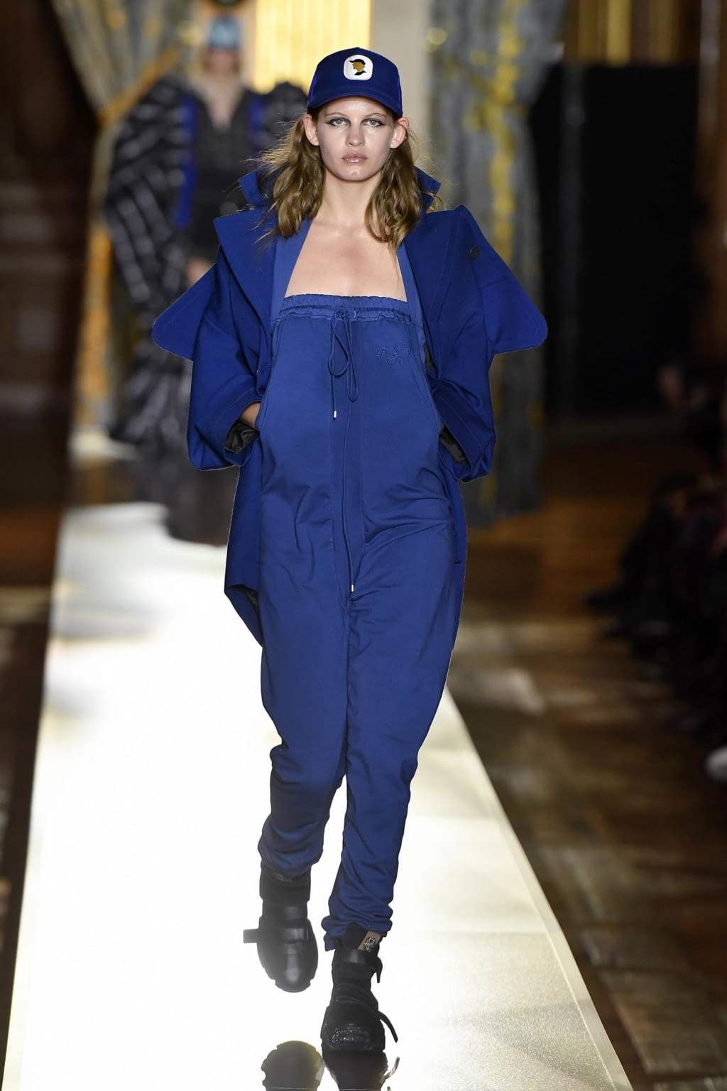 Fashion Week Paris Fall/Winter 2020 look 13 de la collection Andreas Kronthaler for Vivienne Westwood womenswear