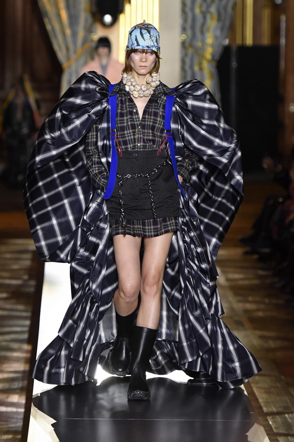Fashion Week Paris Fall/Winter 2020 look 14 from the Andreas Kronthaler for Vivienne Westwood collection 女装