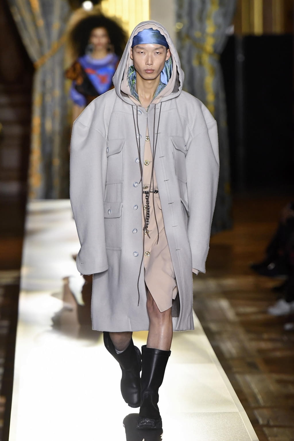 Fashion Week Paris Fall/Winter 2020 look 18 from the Andreas Kronthaler for Vivienne Westwood collection womenswear