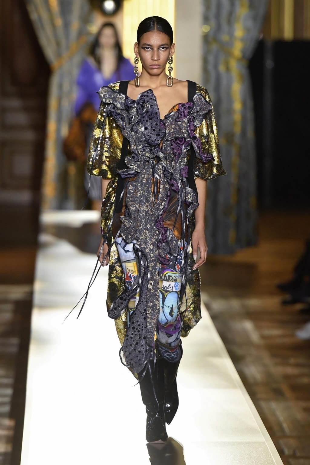 Fashion Week Paris Fall/Winter 2020 look 20 from the Andreas Kronthaler for Vivienne Westwood collection 女装