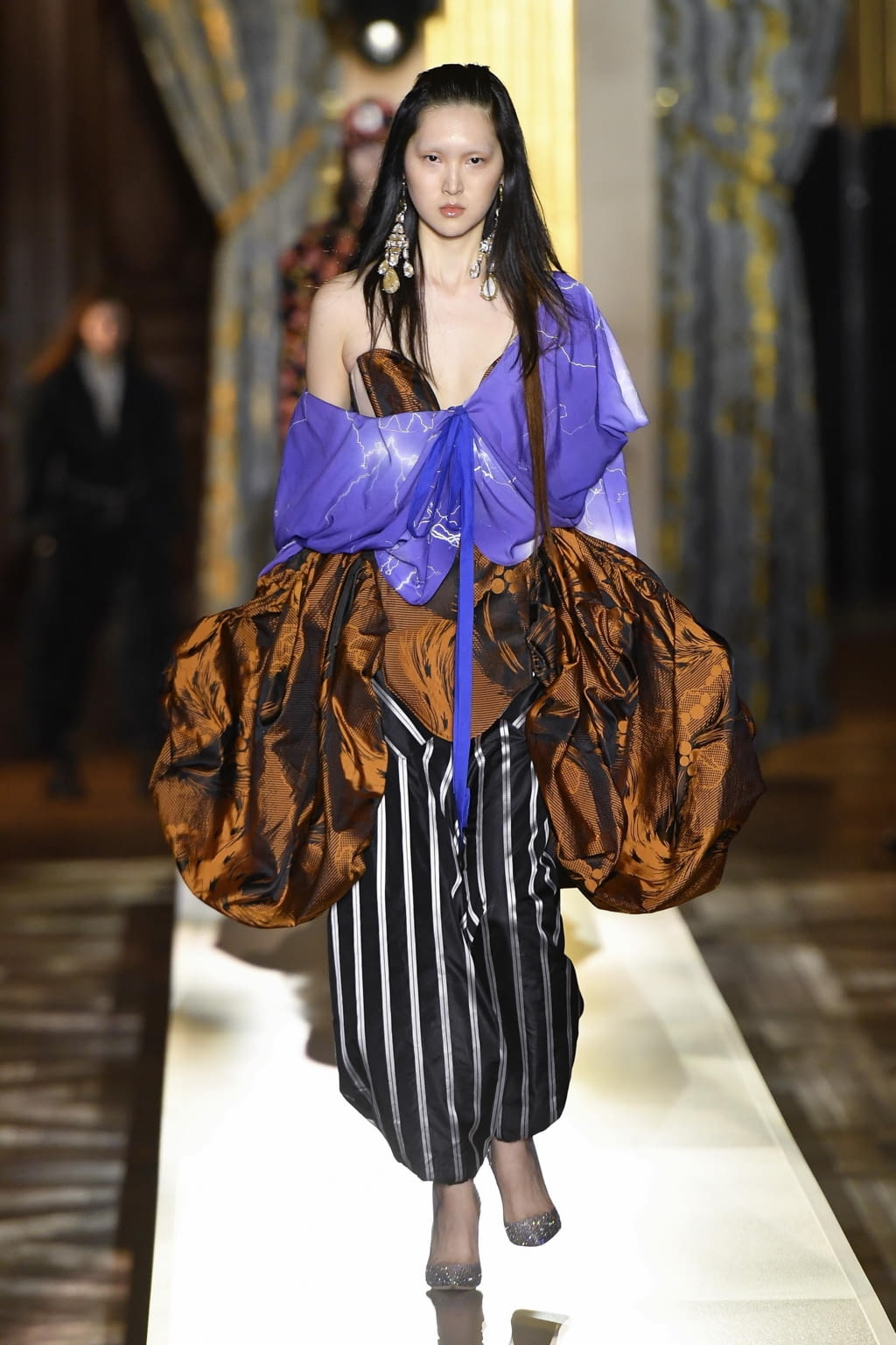 Fashion Week Paris Fall/Winter 2020 look 21 from the Andreas Kronthaler for Vivienne Westwood collection womenswear