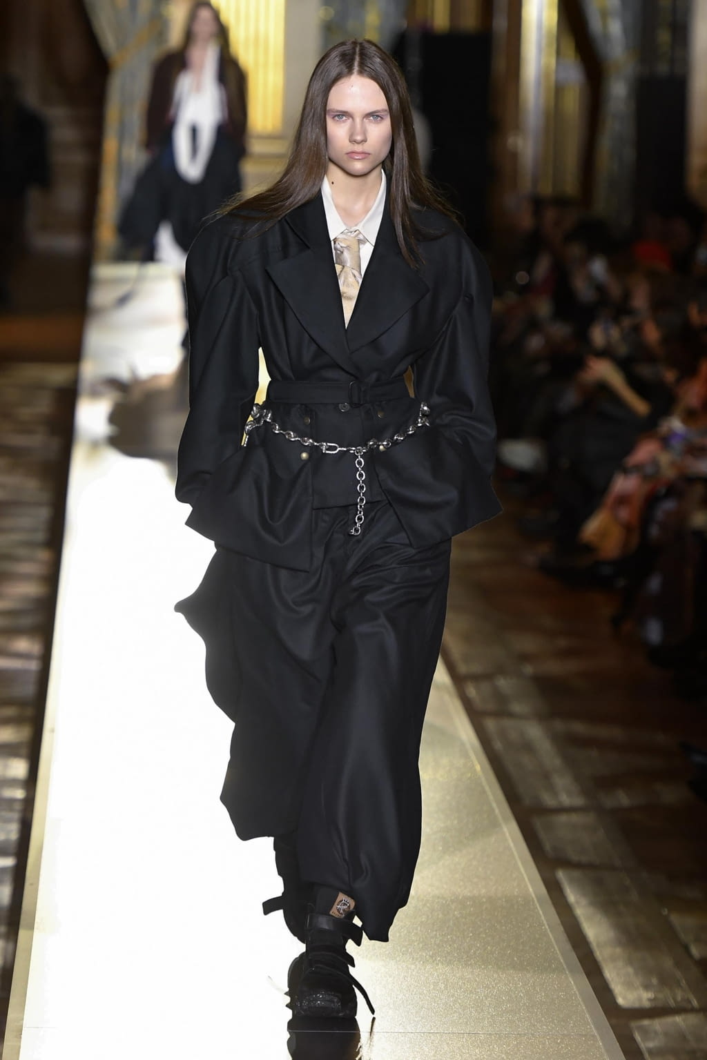 Fashion Week Paris Fall/Winter 2020 look 23 from the Andreas Kronthaler for Vivienne Westwood collection 女装