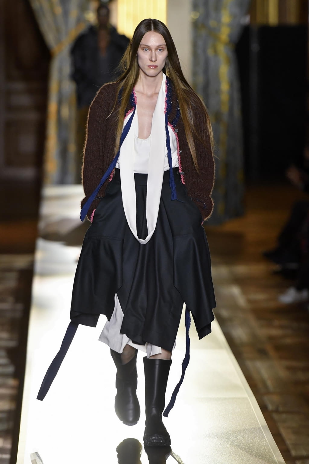 Fashion Week Paris Fall/Winter 2020 look 24 de la collection Andreas Kronthaler for Vivienne Westwood womenswear