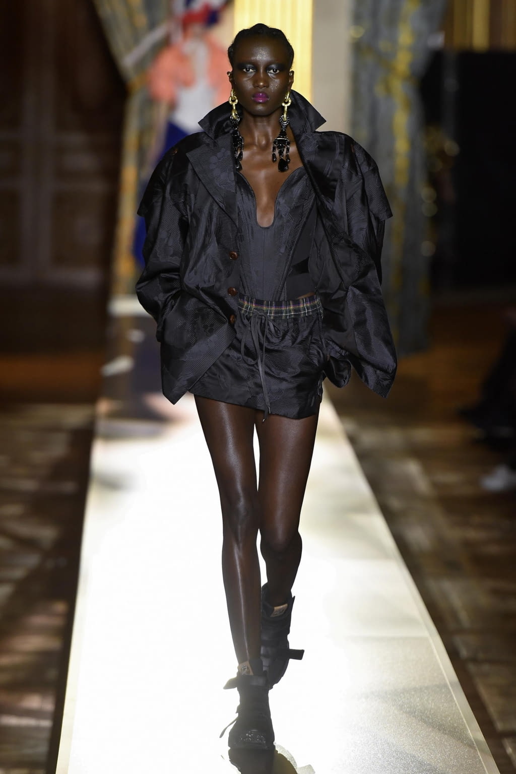 Fashion Week Paris Fall/Winter 2020 look 25 de la collection Andreas Kronthaler for Vivienne Westwood womenswear