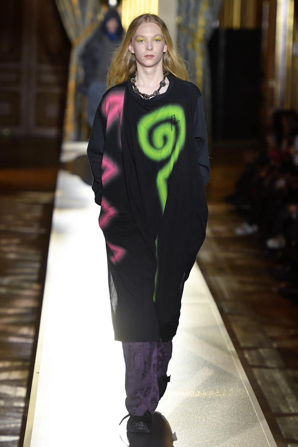 Fashion Week Paris Fall/Winter 2020 look 27 from the Andreas Kronthaler for Vivienne Westwood collection womenswear