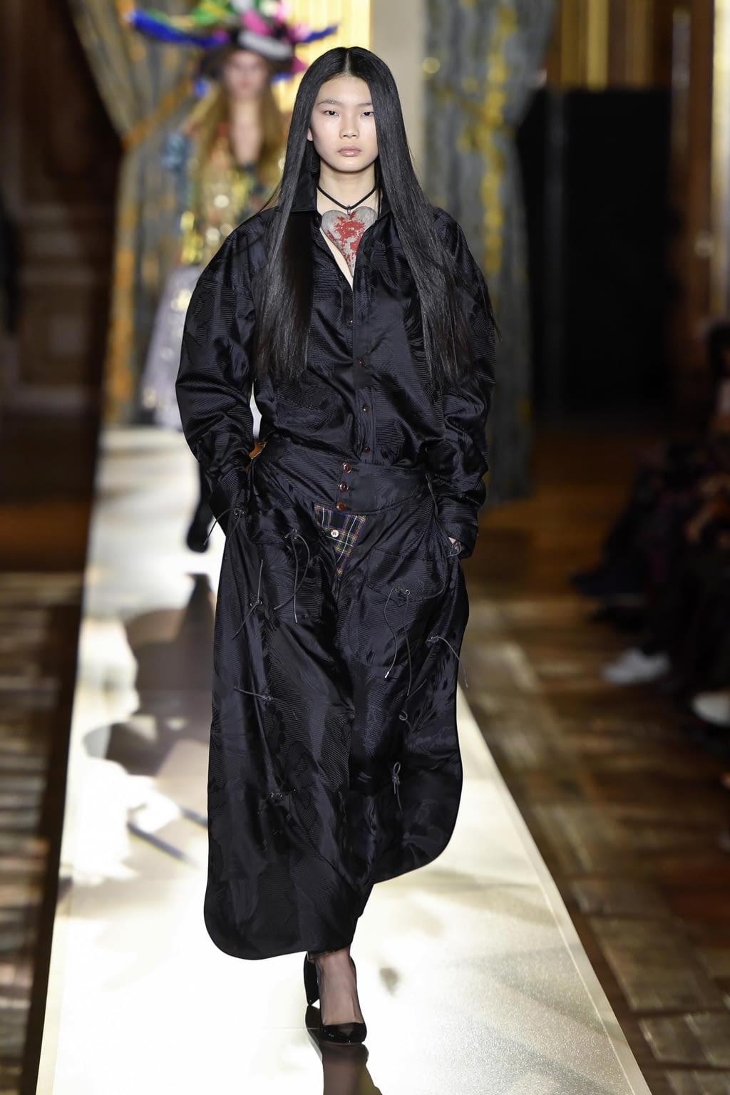 Fashion Week Paris Fall/Winter 2020 look 31 from the Andreas Kronthaler for Vivienne Westwood collection 女装