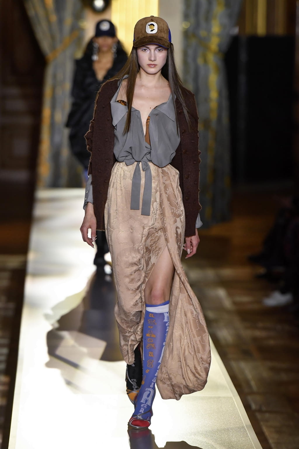 Fashion Week Paris Fall/Winter 2020 look 33 from the Andreas Kronthaler for Vivienne Westwood collection 女装