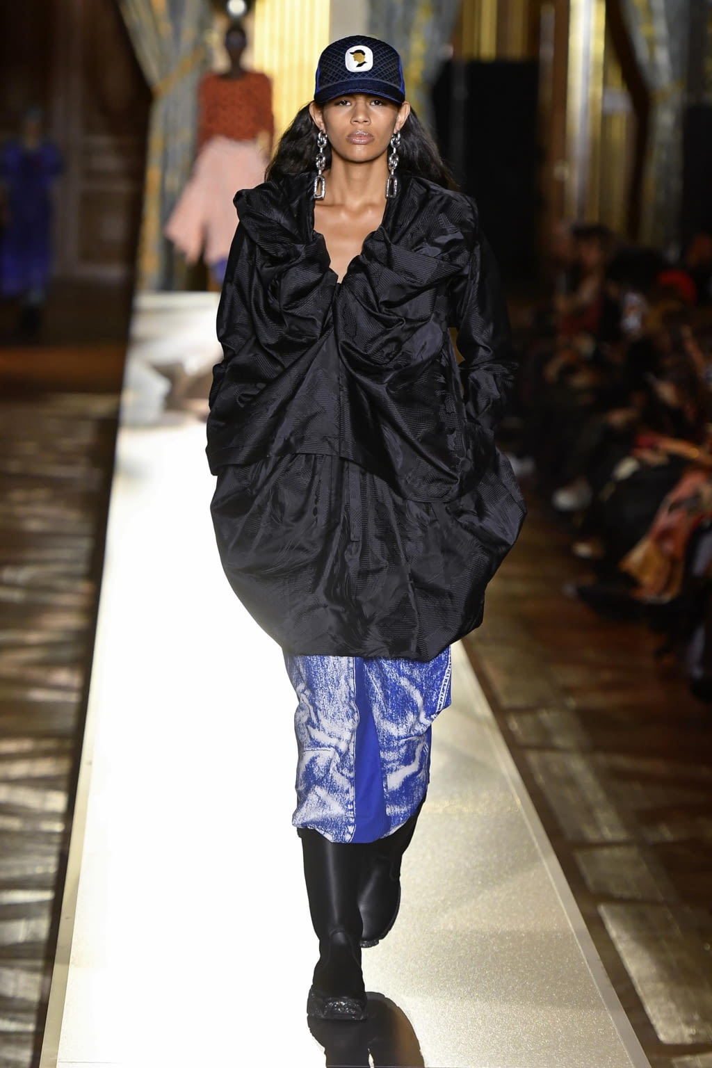 Fashion Week Paris Fall/Winter 2020 look 34 de la collection Andreas Kronthaler for Vivienne Westwood womenswear