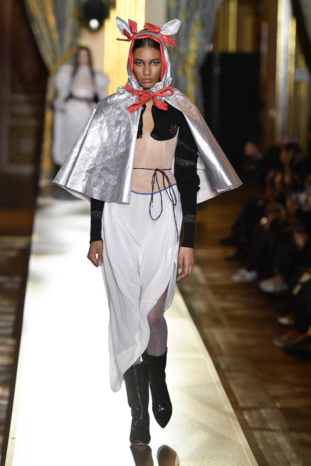 Fashion Week Paris Fall/Winter 2020 look 49 from the Andreas Kronthaler for Vivienne Westwood collection 女装