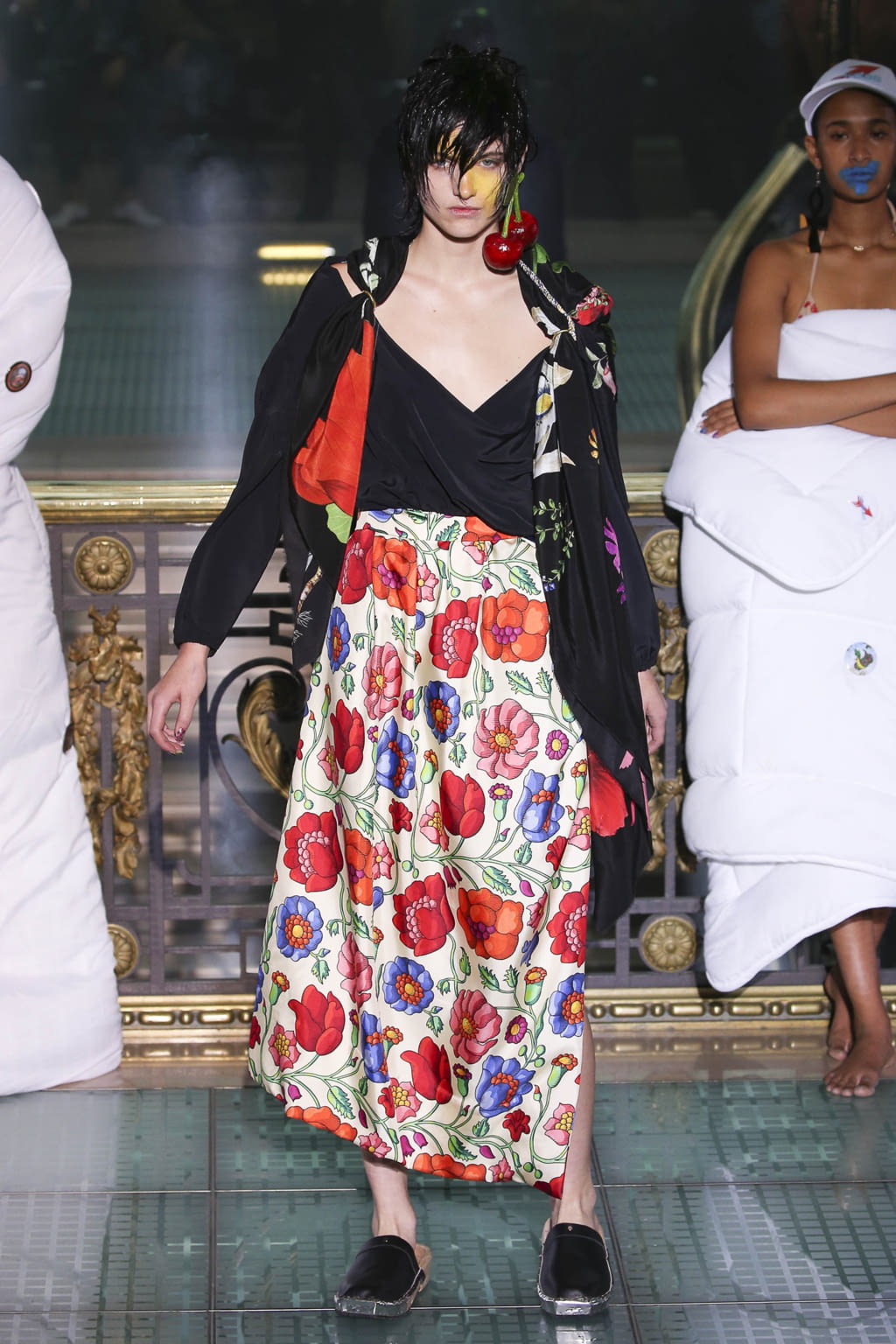 Fashion Week Paris Spring/Summer 2018 look 29 from the Andreas Kronthaler for Vivienne Westwood collection 女装