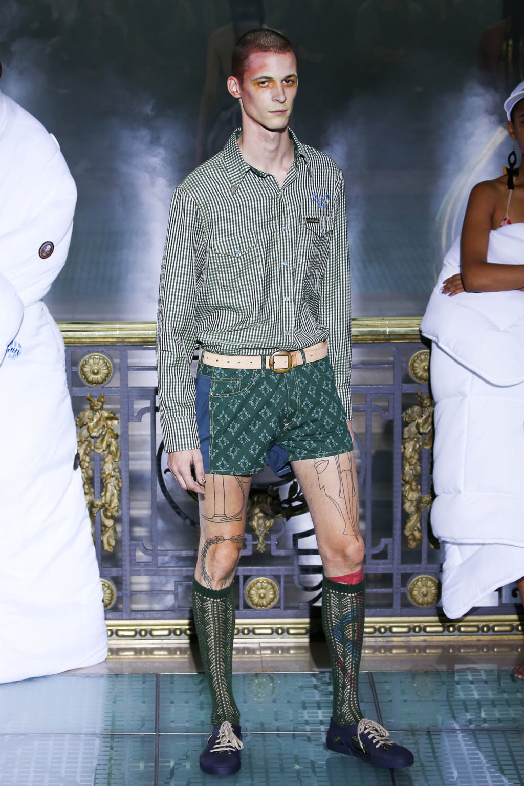 Fashion Week Paris Spring/Summer 2018 look 32 from the Andreas Kronthaler for Vivienne Westwood collection womenswear