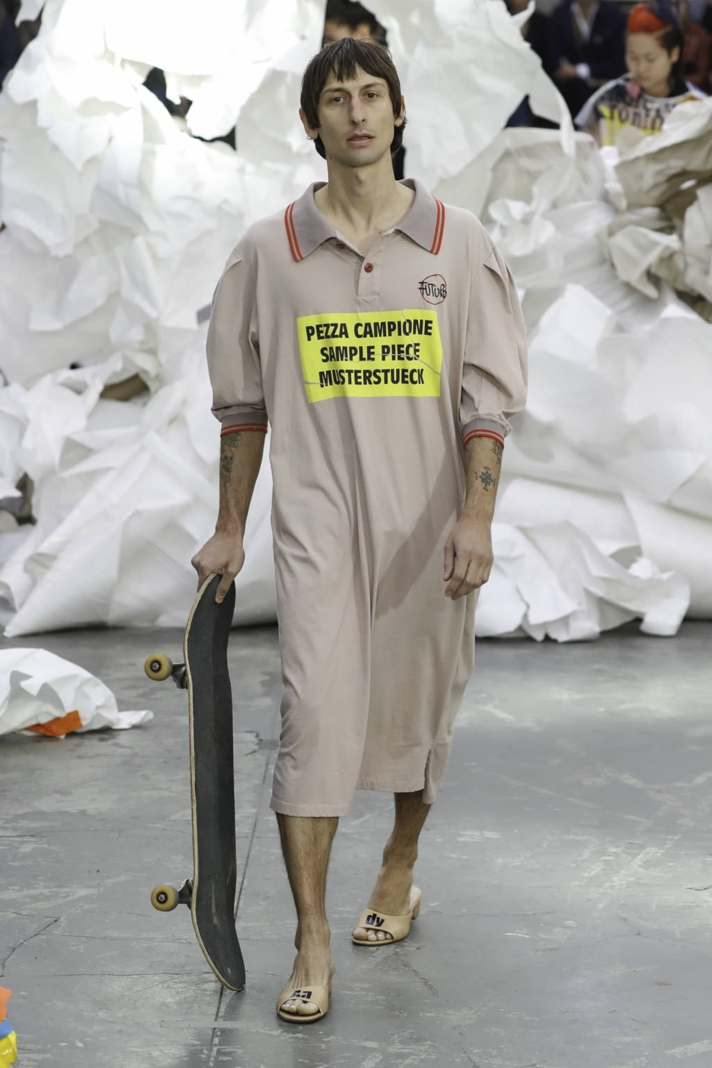 Fashion Week Paris Spring/Summer 2019 look 15 from the Andreas Kronthaler for Vivienne Westwood collection 女装