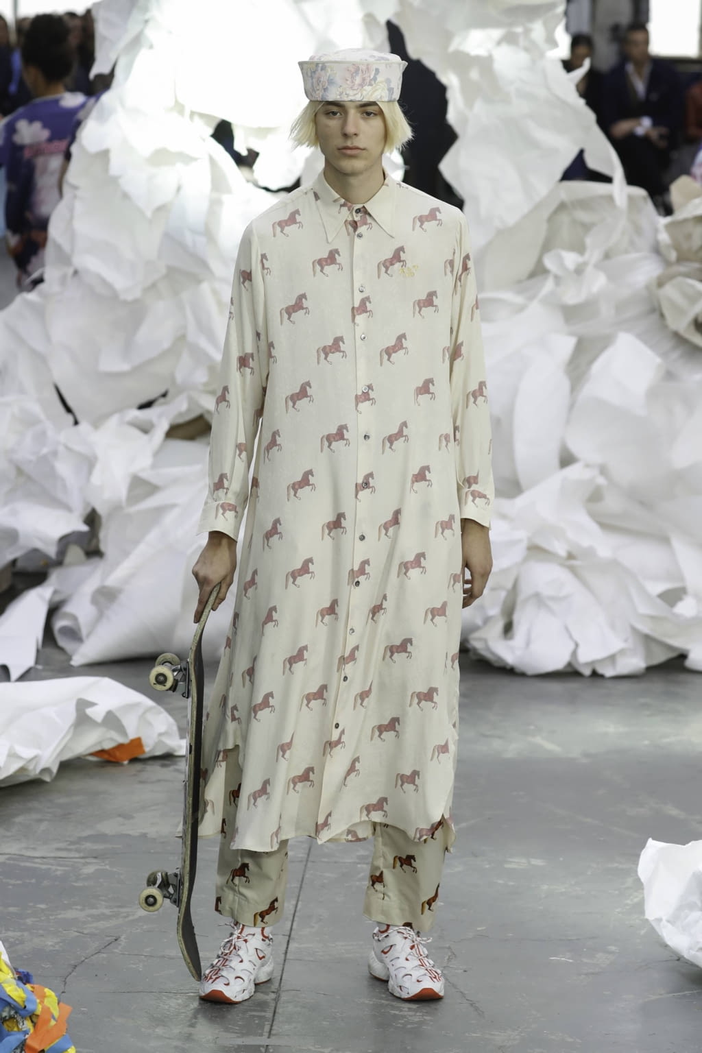 Fashion Week Paris Spring/Summer 2019 look 19 from the Andreas Kronthaler for Vivienne Westwood collection womenswear