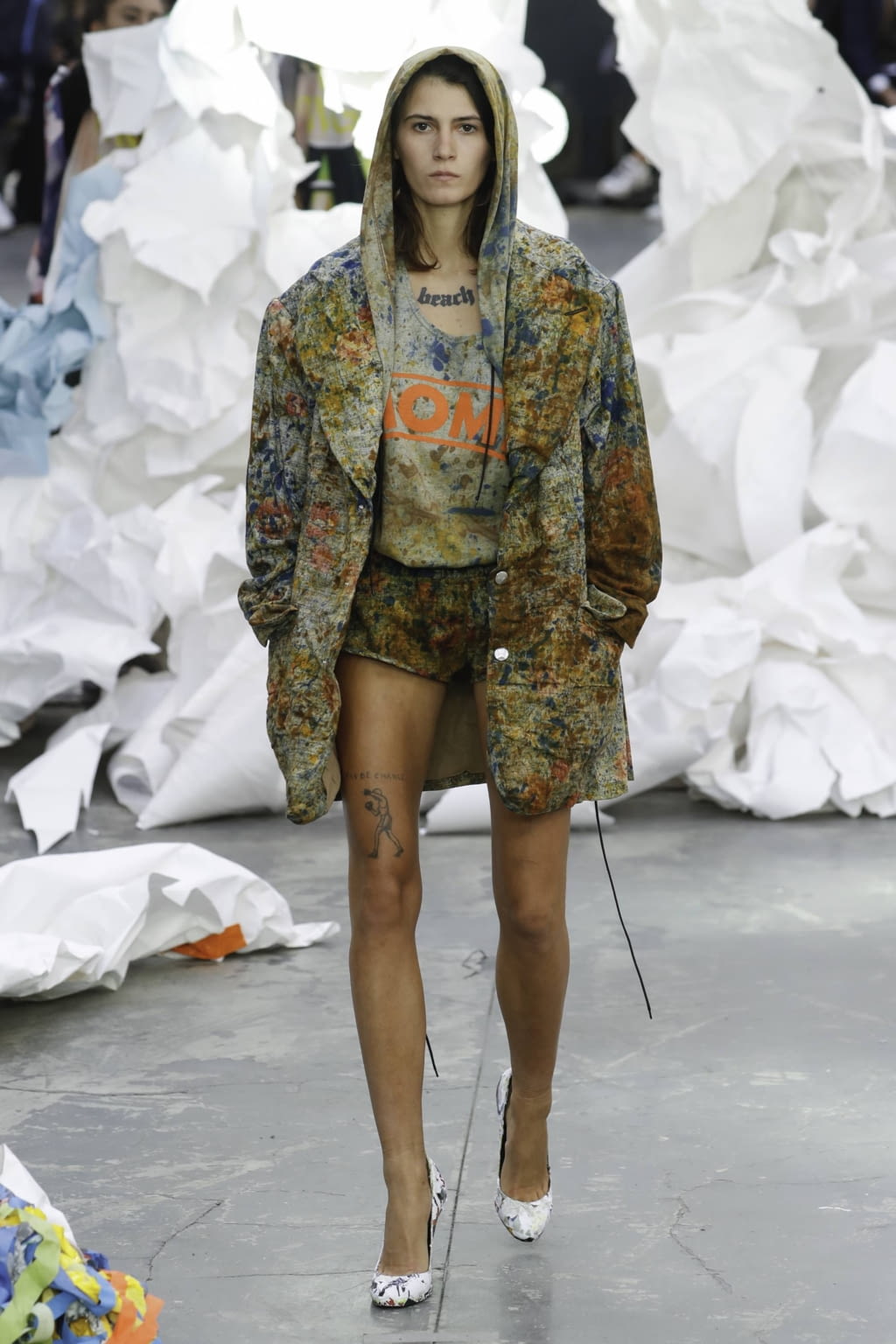Fashion Week Paris Spring/Summer 2019 look 37 from the Andreas Kronthaler for Vivienne Westwood collection 女装