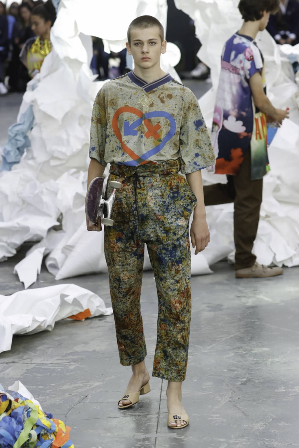 Fashion Week Paris Spring/Summer 2019 look 38 from the Andreas Kronthaler for Vivienne Westwood collection 女装