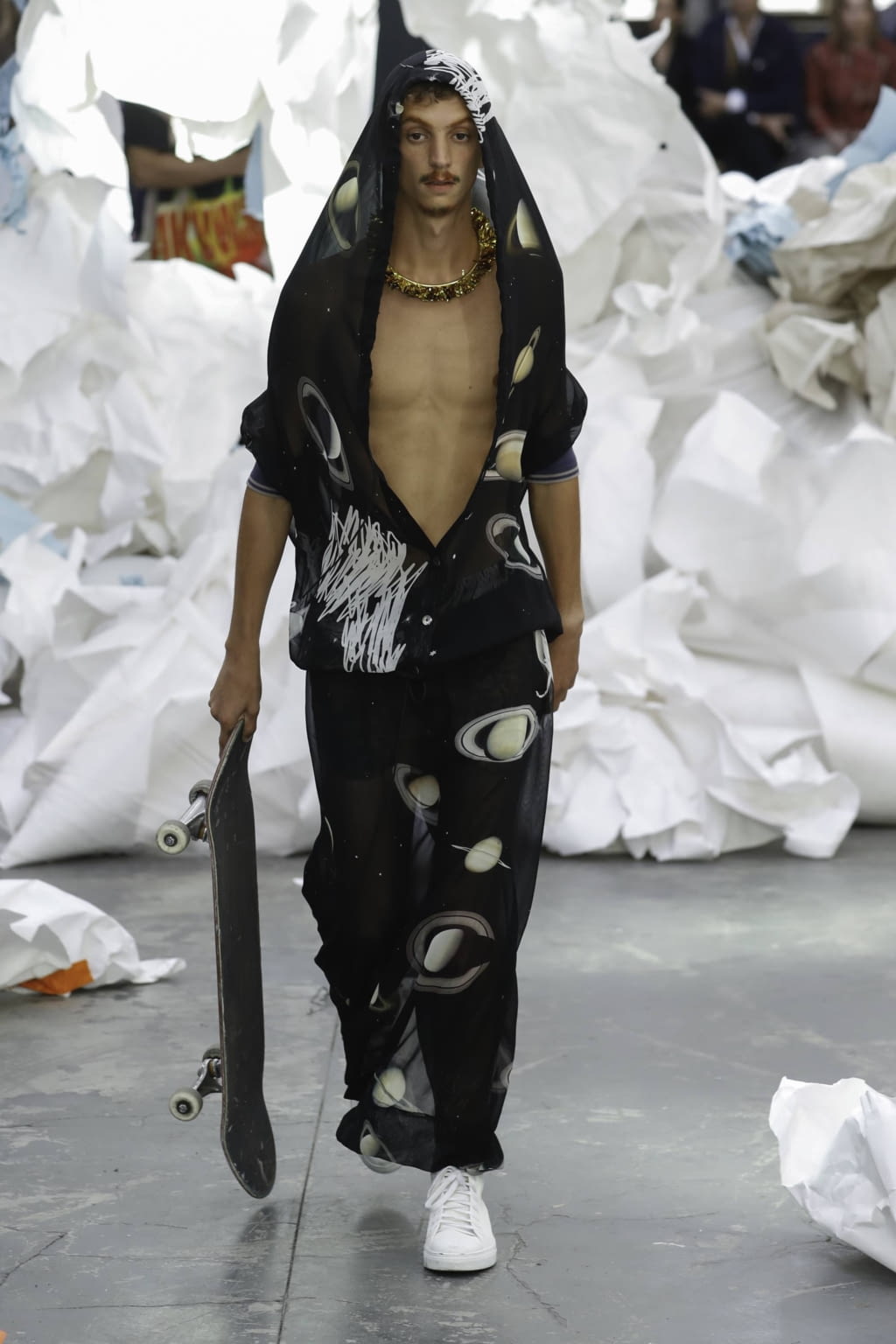 Fashion Week Paris Spring/Summer 2019 look 50 from the Andreas Kronthaler for Vivienne Westwood collection 女装
