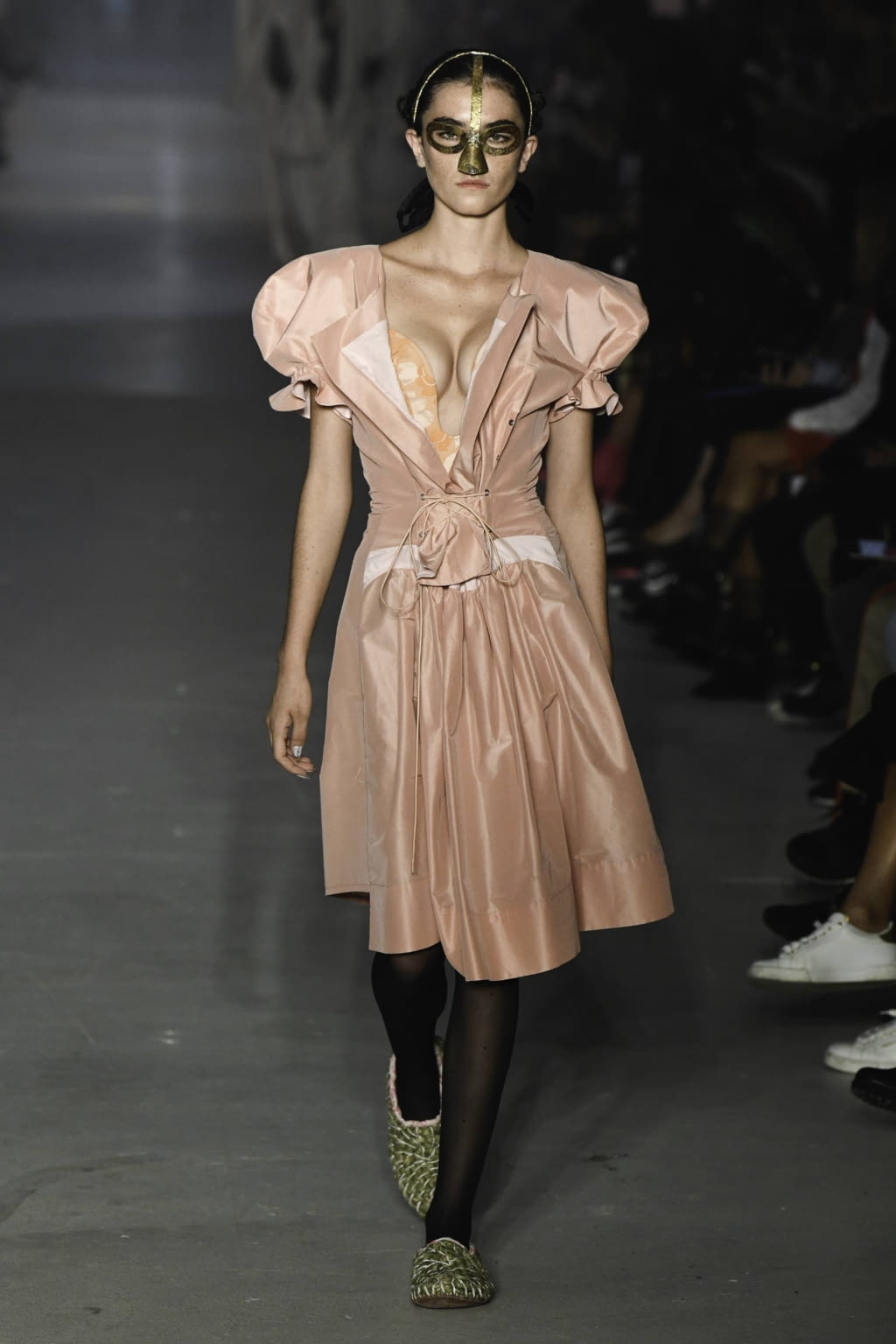 Fashion Week Paris Spring/Summer 2020 look 11 from the Andreas Kronthaler for Vivienne Westwood collection 女装