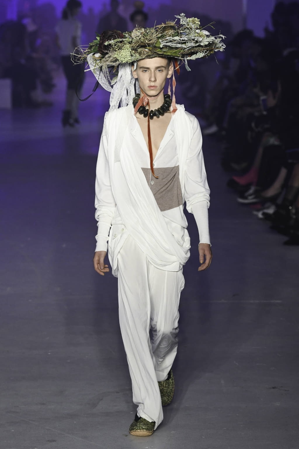 Fashion Week Paris Spring/Summer 2020 look 38 from the Andreas Kronthaler for Vivienne Westwood collection 女装