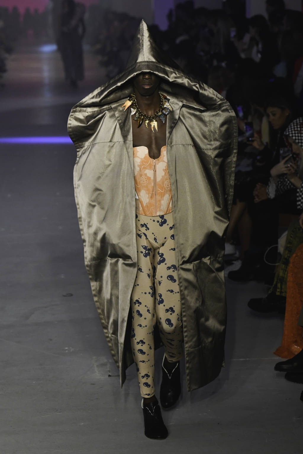 Fashion Week Paris Spring/Summer 2020 look 51 from the Andreas Kronthaler for Vivienne Westwood collection 女装