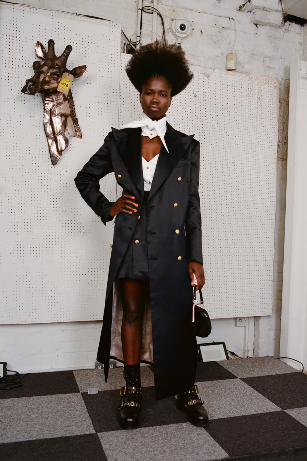Fashion Week London Fall/Winter 2022 look 51 from the Vivienne Westwood collection womenswear