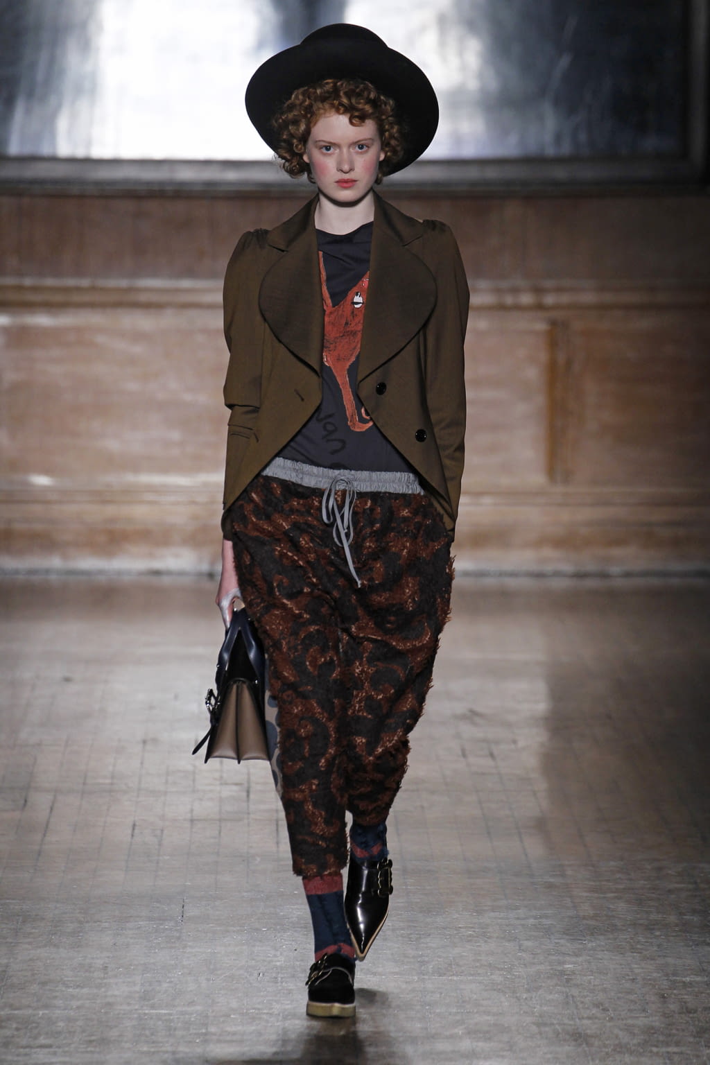 Fashion Week London Fall/Winter 2016 look 7 from the Vivienne Westwood Red Label collection 女装