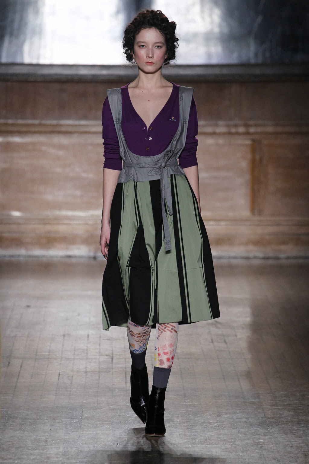Fashion Week London Fall/Winter 2016 look 15 from the Vivienne Westwood Red Label collection 女装