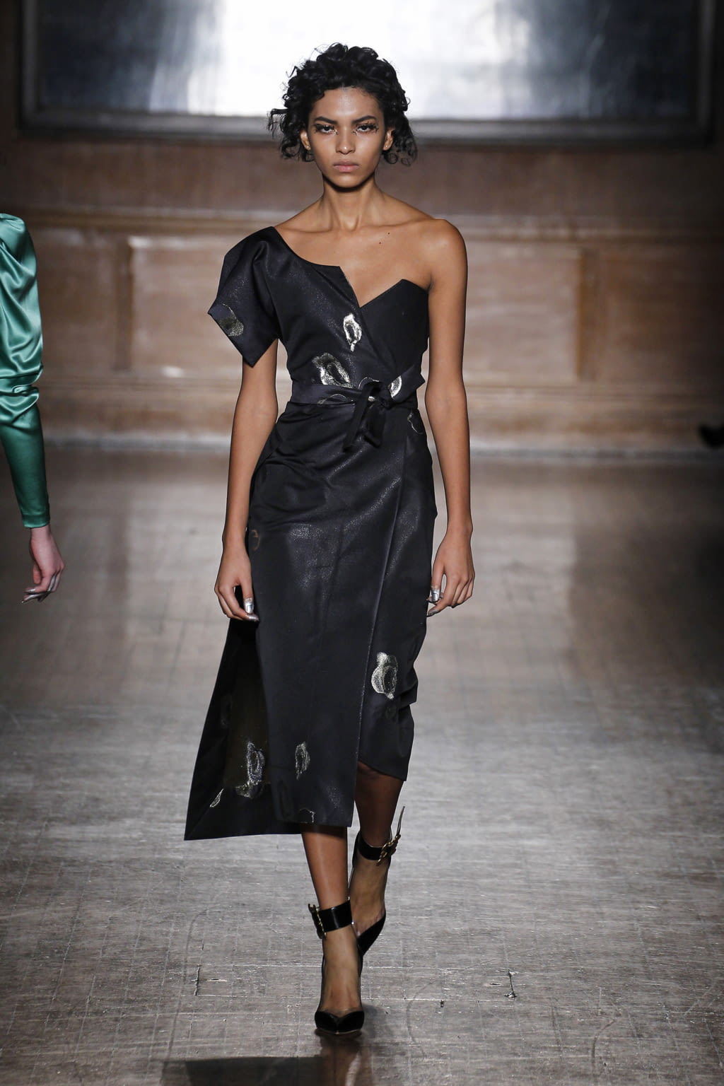 Fashion Week London Fall/Winter 2016 look 34 from the Vivienne Westwood Red Label collection 女装
