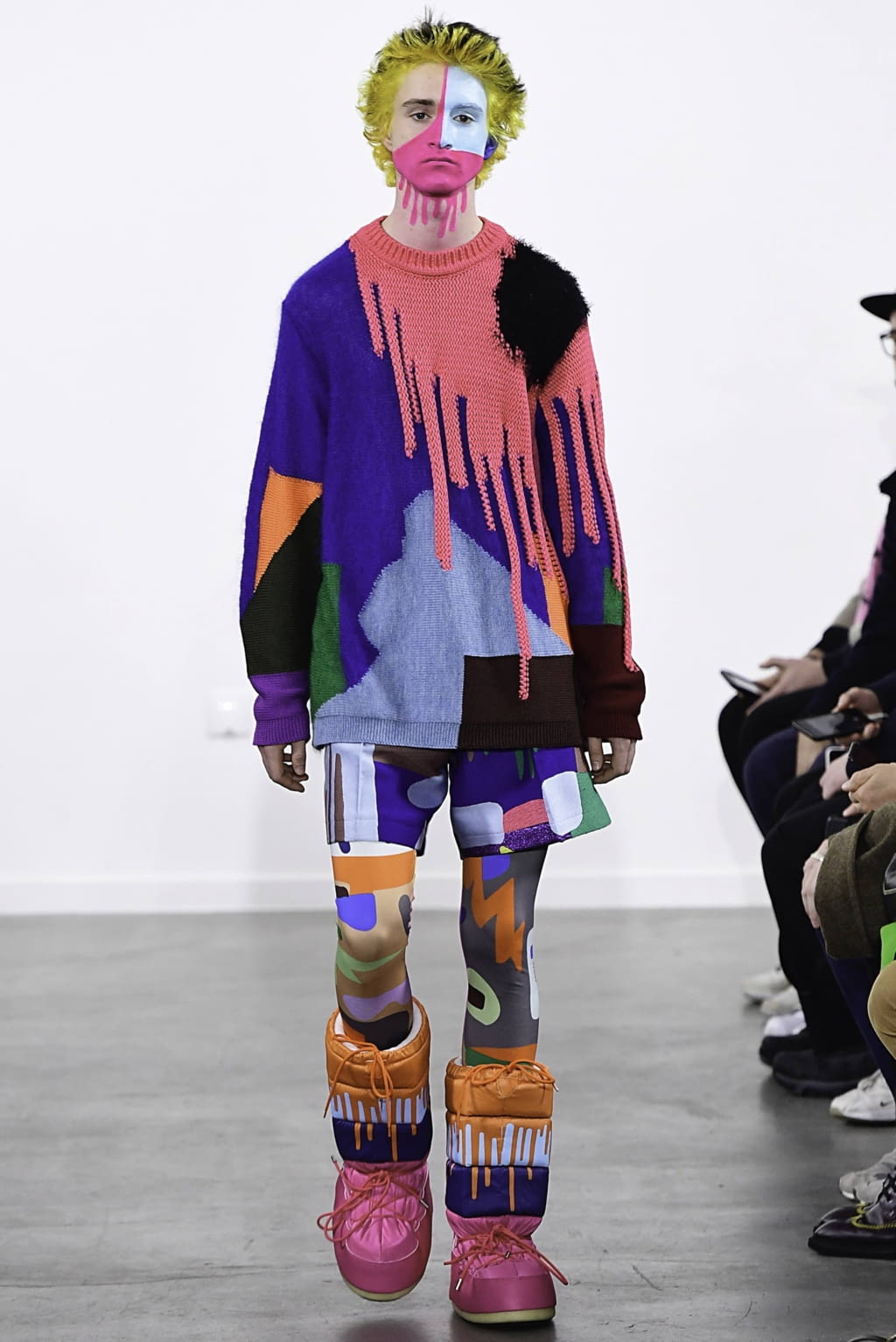 Fashion Week Paris Fall/Winter 2019 look 1 de la collection Walter Van Beirendonck menswear