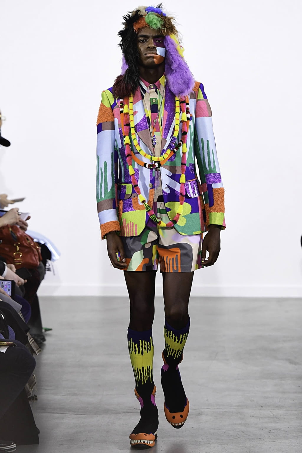 Fashion Week Paris Fall/Winter 2019 look 2 from the Walter Van Beirendonck collection 男装