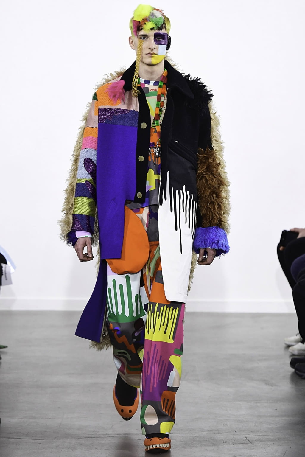 Fashion Week Paris Fall/Winter 2019 look 4 from the Walter Van Beirendonck collection 男装