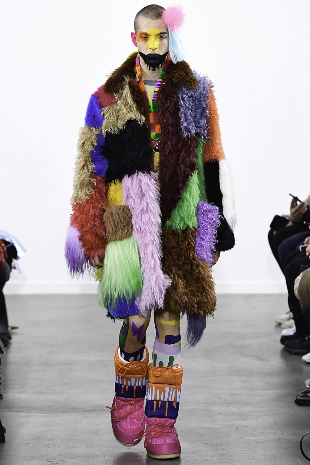 Fashion Week Paris Fall/Winter 2019 look 6 from the Walter Van Beirendonck collection menswear
