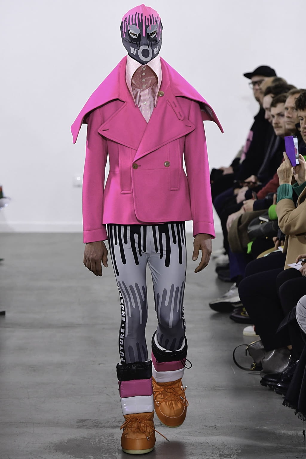 Fashion Week Paris Fall/Winter 2019 look 13 from the Walter Van Beirendonck collection menswear