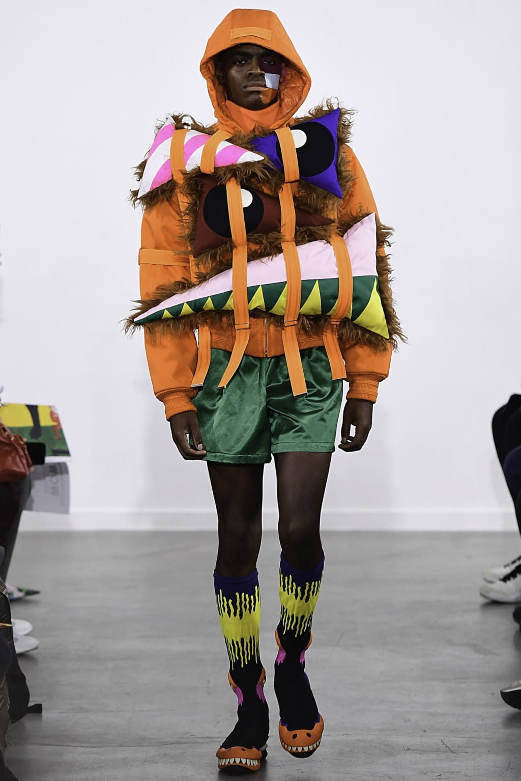 Fashion Week Paris Fall/Winter 2019 look 16 from the Walter Van Beirendonck collection menswear