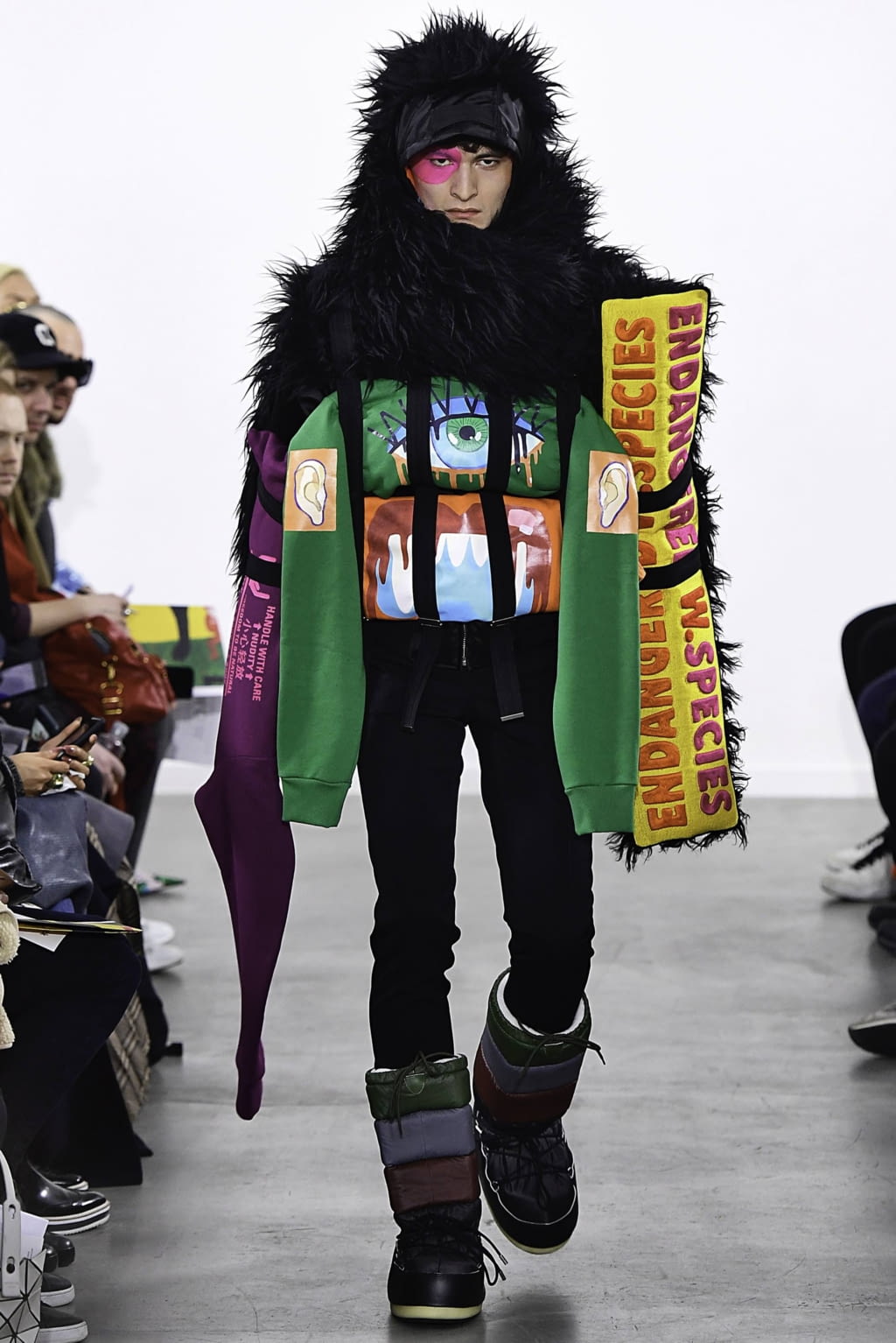 Fashion Week Paris Fall/Winter 2019 look 21 from the Walter Van Beirendonck collection menswear