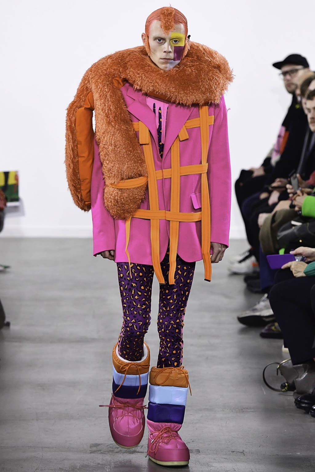 Fashion Week Paris Fall/Winter 2019 look 27 from the Walter Van Beirendonck collection 男装