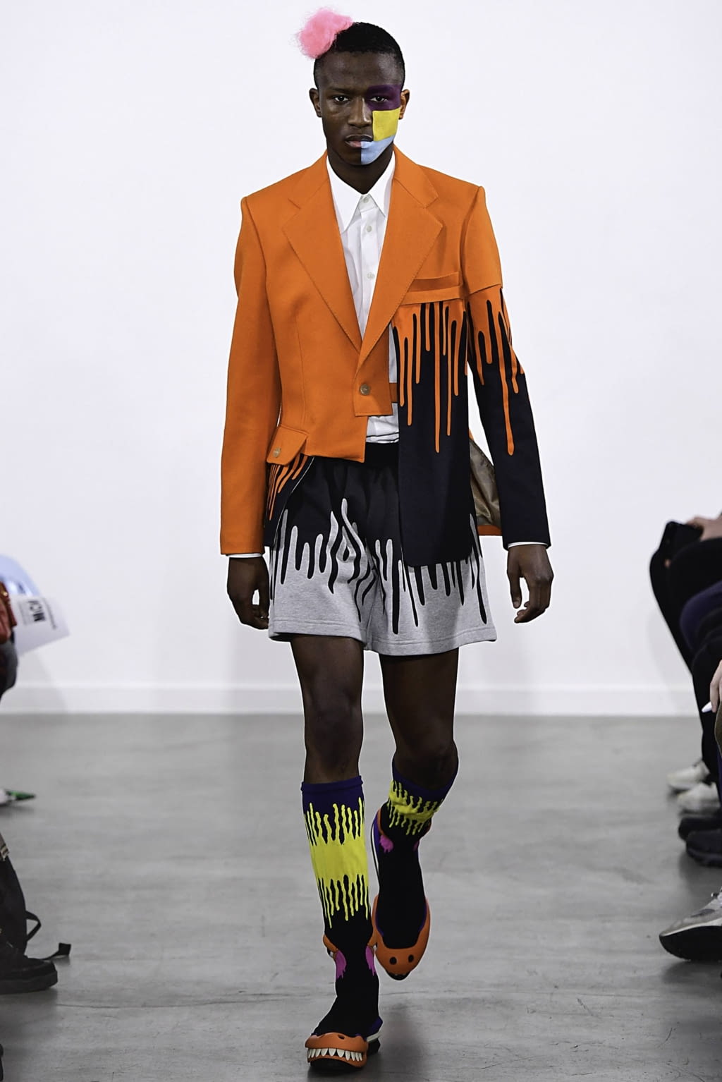 Fashion Week Paris Fall/Winter 2019 look 30 from the Walter Van Beirendonck collection menswear