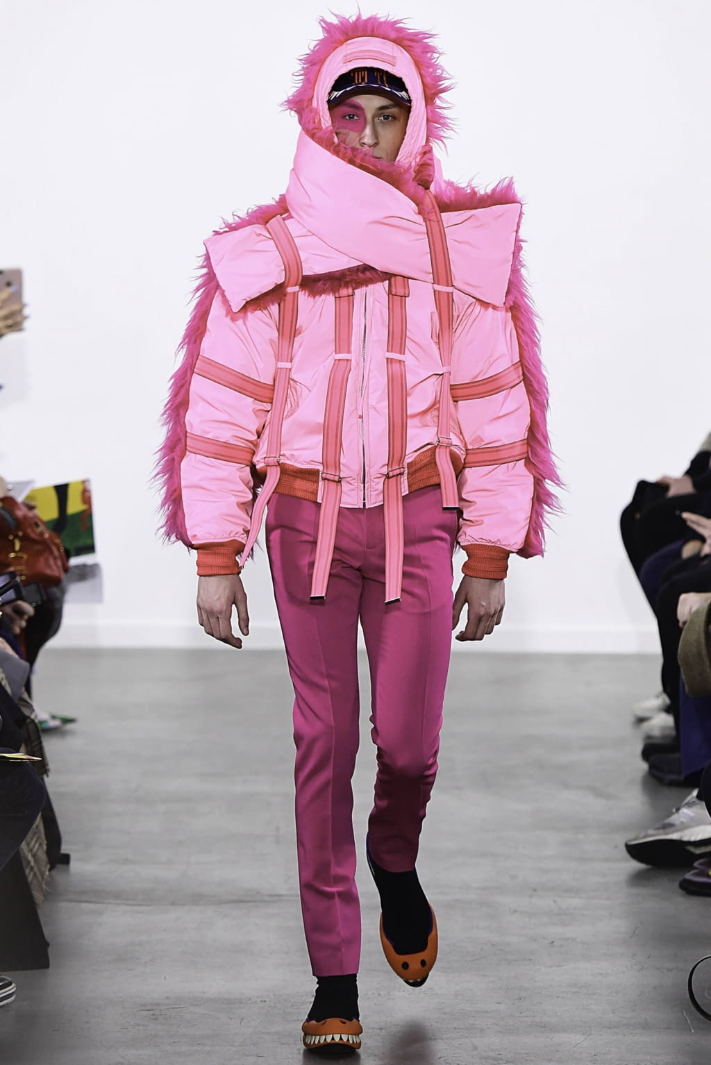 Fashion Week Paris Fall/Winter 2019 look 31 from the Walter Van Beirendonck collection menswear