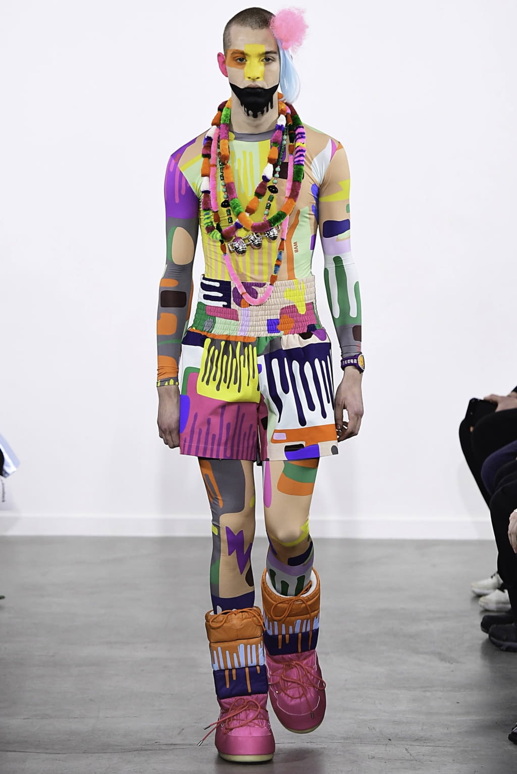 Fashion Week Paris Fall/Winter 2019 look 35 from the Walter Van Beirendonck collection 男装