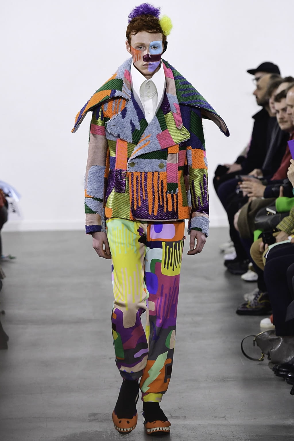 Fashion Week Paris Fall/Winter 2019 look 36 from the Walter Van Beirendonck collection 男装