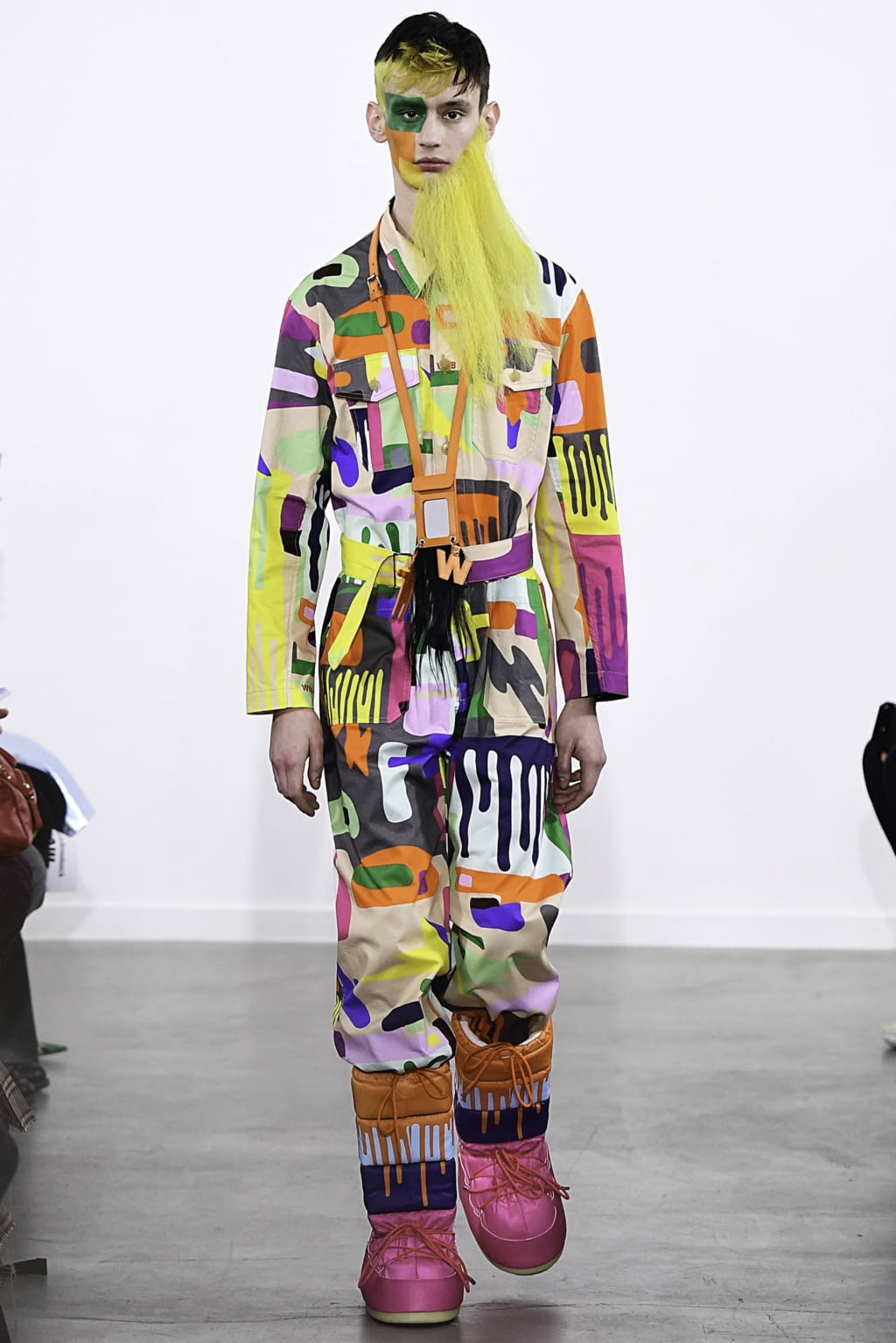 Fashion Week Paris Fall/Winter 2019 look 38 from the Walter Van Beirendonck collection menswear