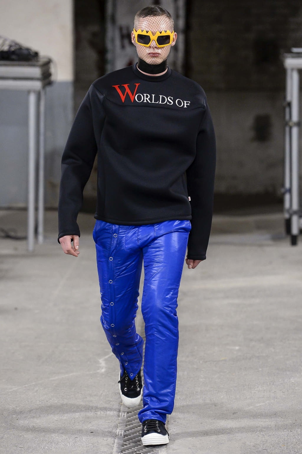 Fashion Week Paris Fall/Winter 2018 look 2 from the Walter Van Beirendonck collection menswear